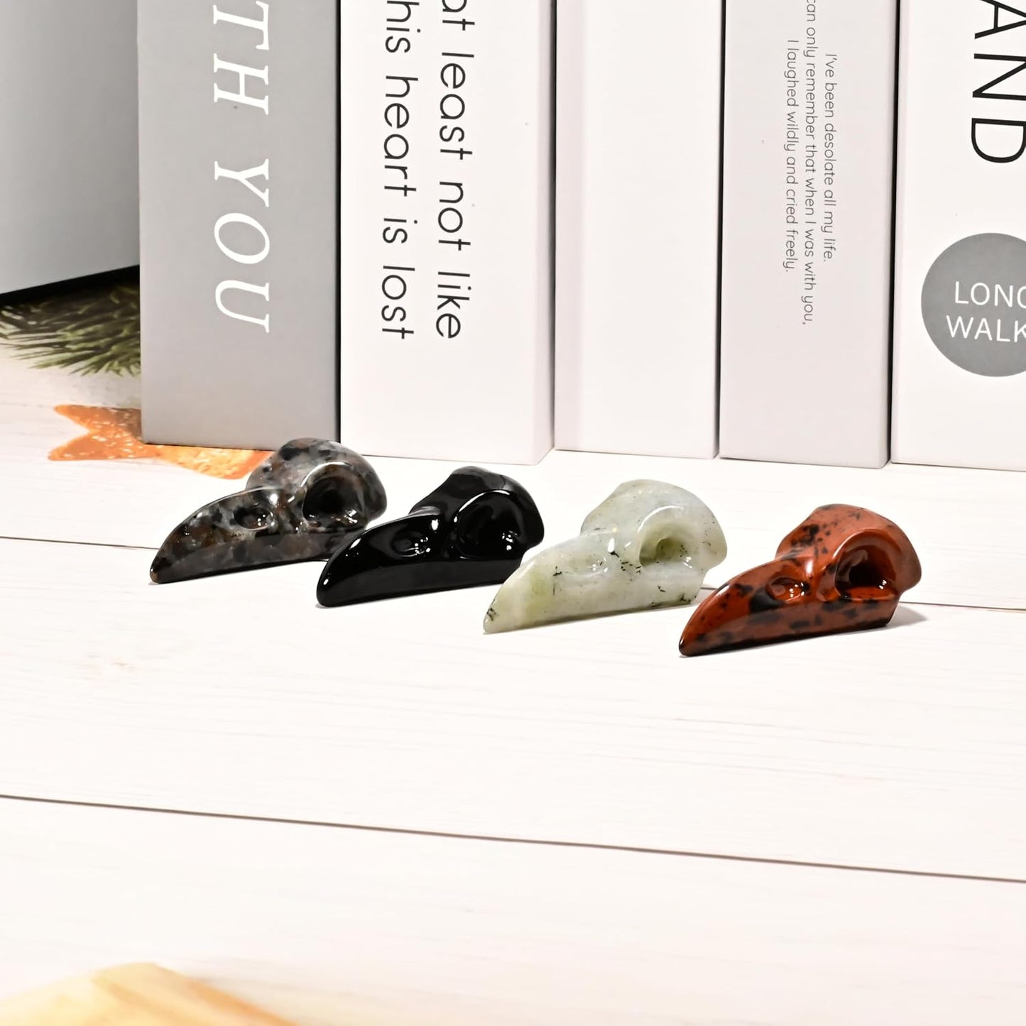 Moonstone Raven Skull Figurine Crystal Healing Stone Spiritual Meditation Pocket Figurine Natural Gemston Hand Carved Polished Home Room Office Desk Decoration Gift Collect
